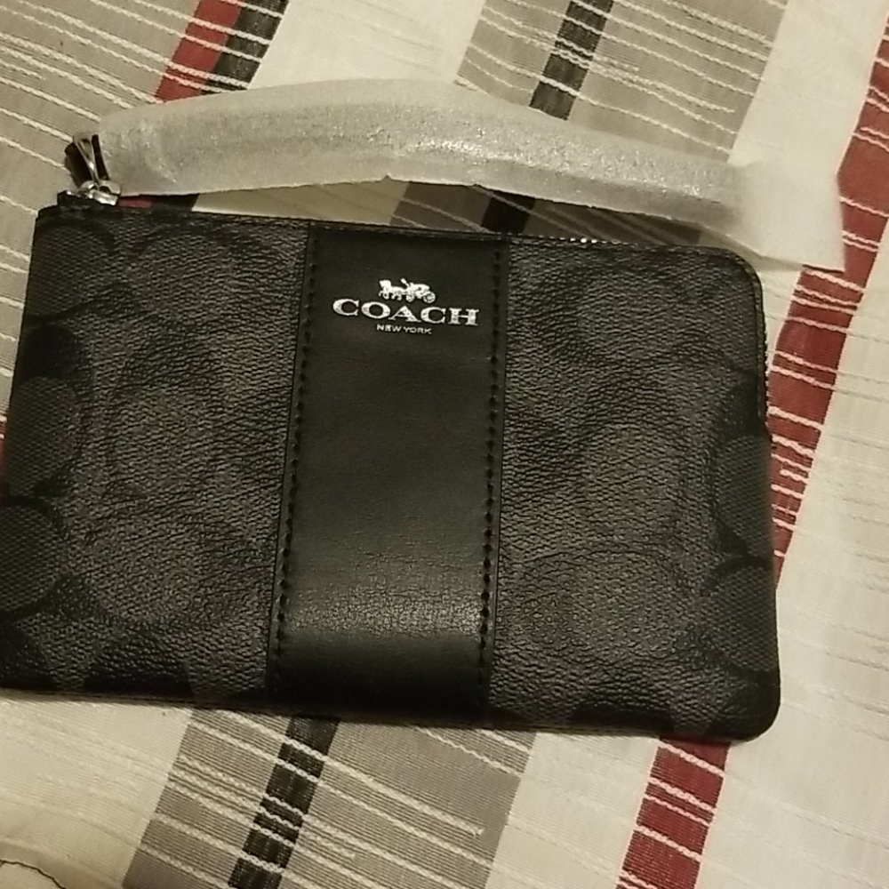 Coach wristlet new.